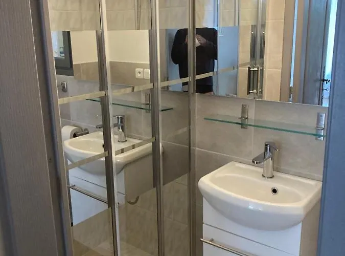 Pied Dans L Eau * La Londe-les-Maures